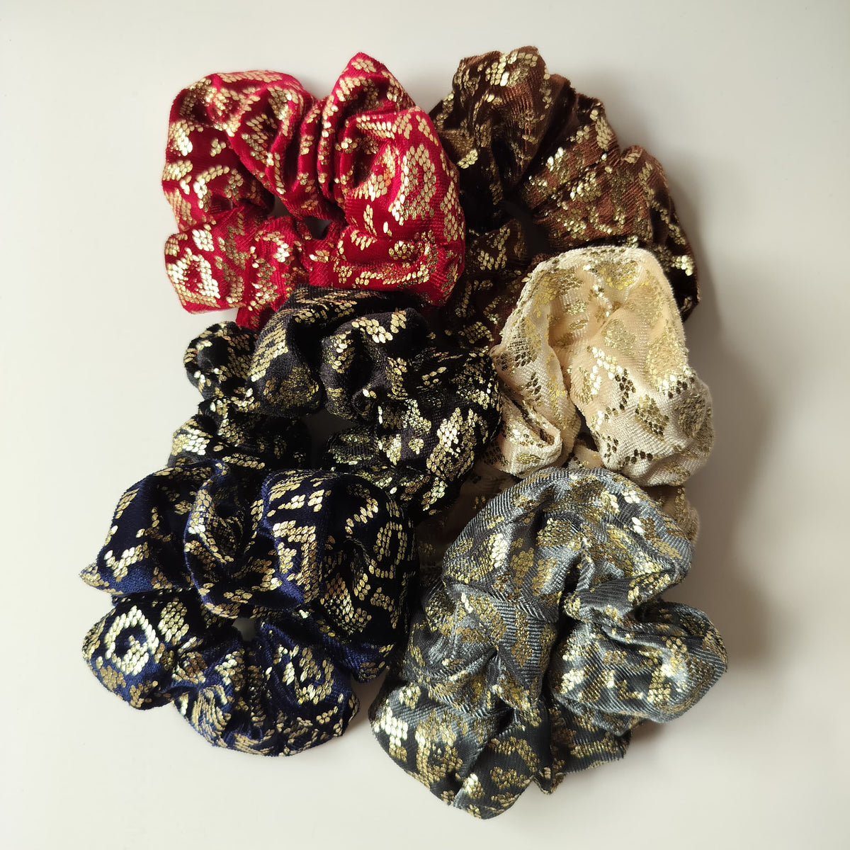 Scrunchy Velvet Foil (Pack of 2 random colors)