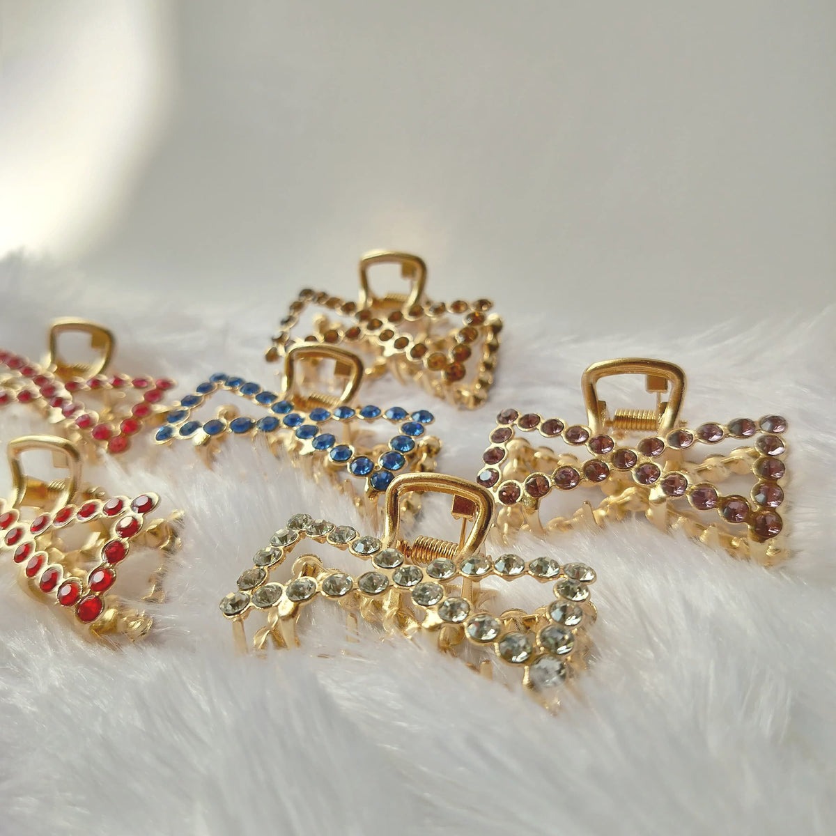 Color Stud Bow Claw (Pack of 2)