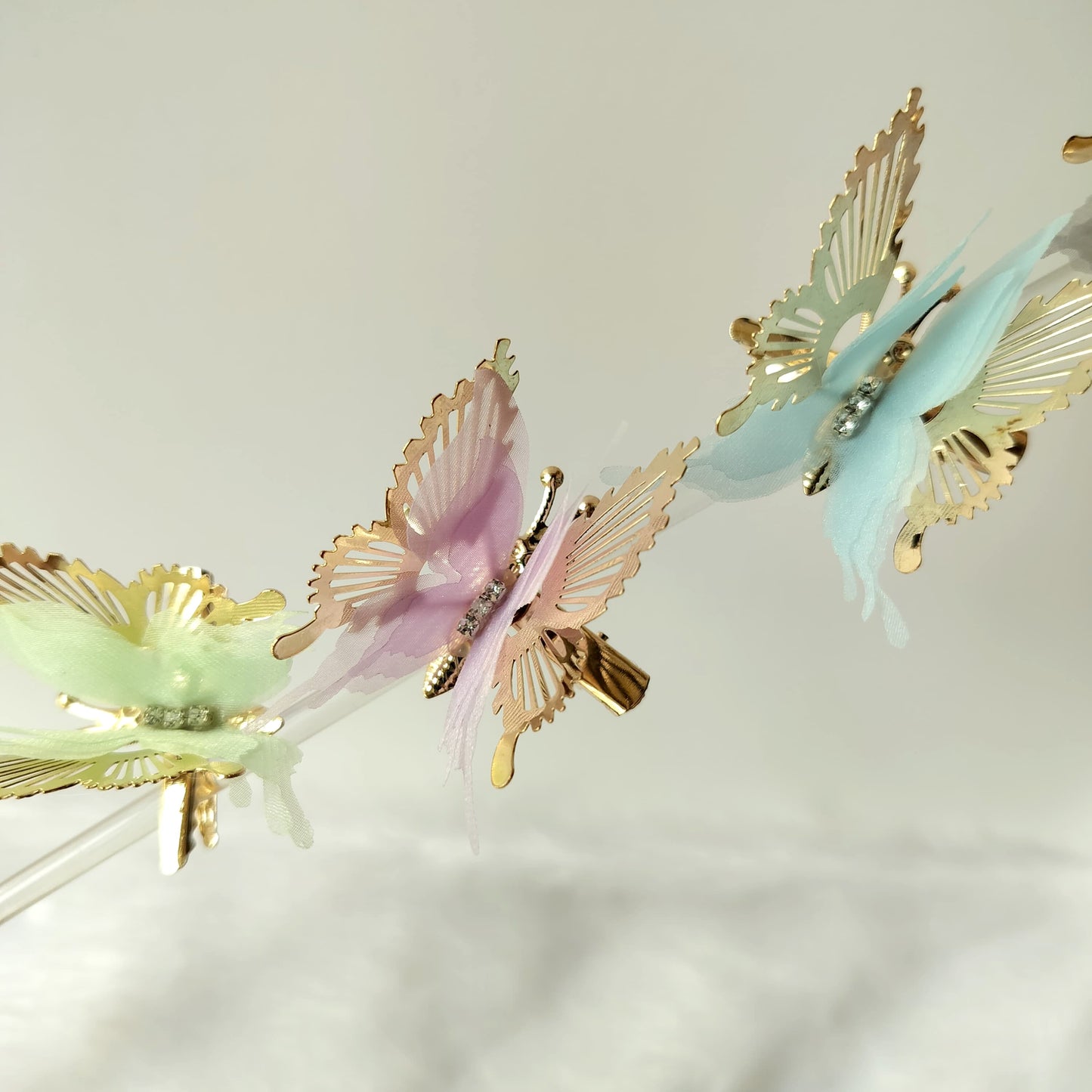 Shiny Butterflying Color Hair Clips (Pack of 2)