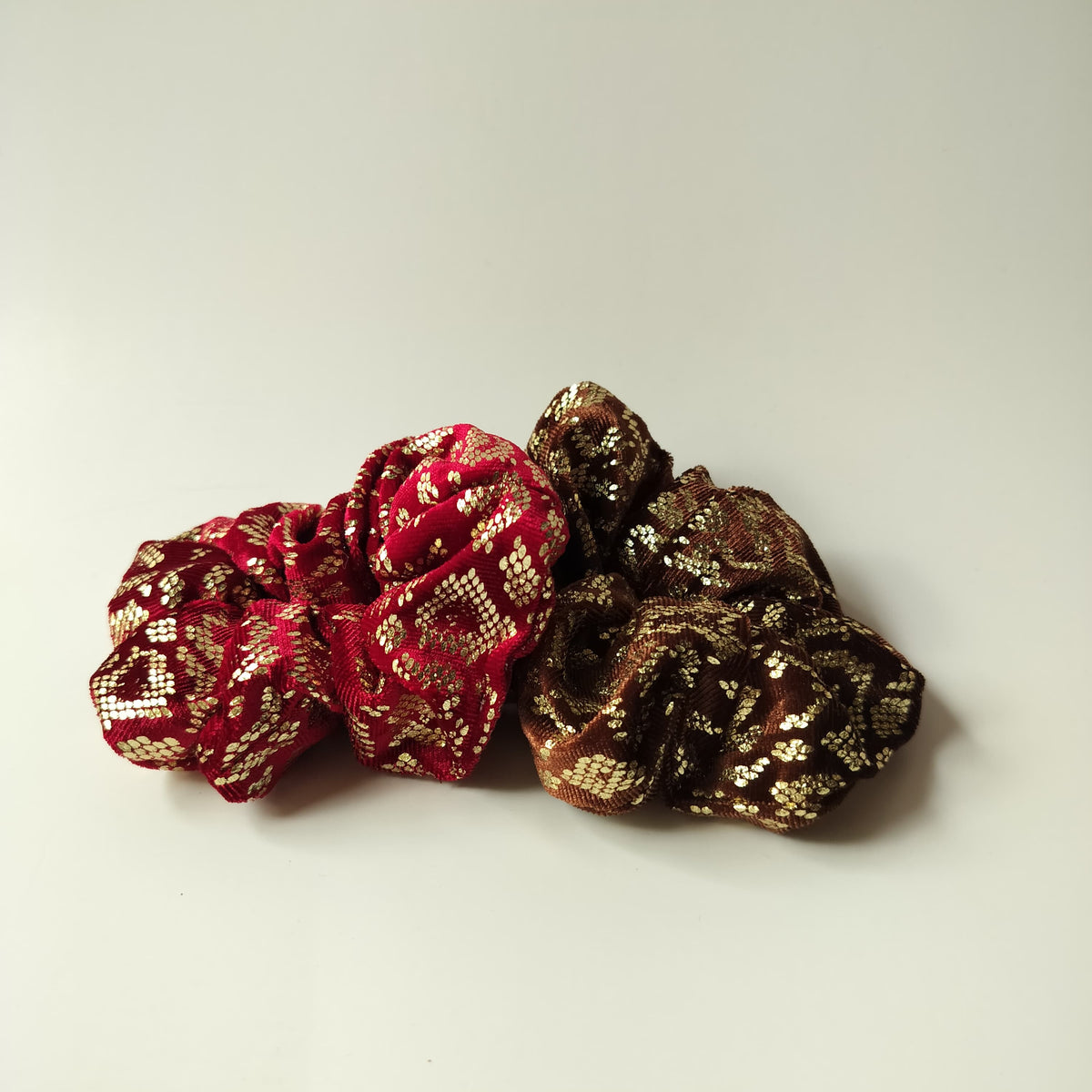 Scrunchy Velvet Foil (Pack of 2 random colors)